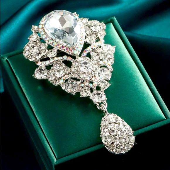 Accessories - Luxury Broach with Rhinestones